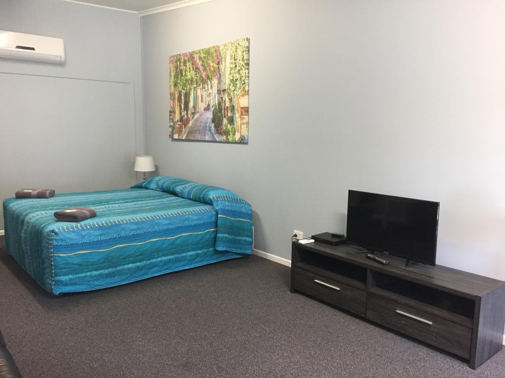 Clarence Head Caravan Park イルカ エクステリア 写真