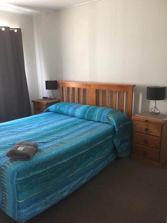 Clarence Head Caravan Park イルカ エクステリア 写真