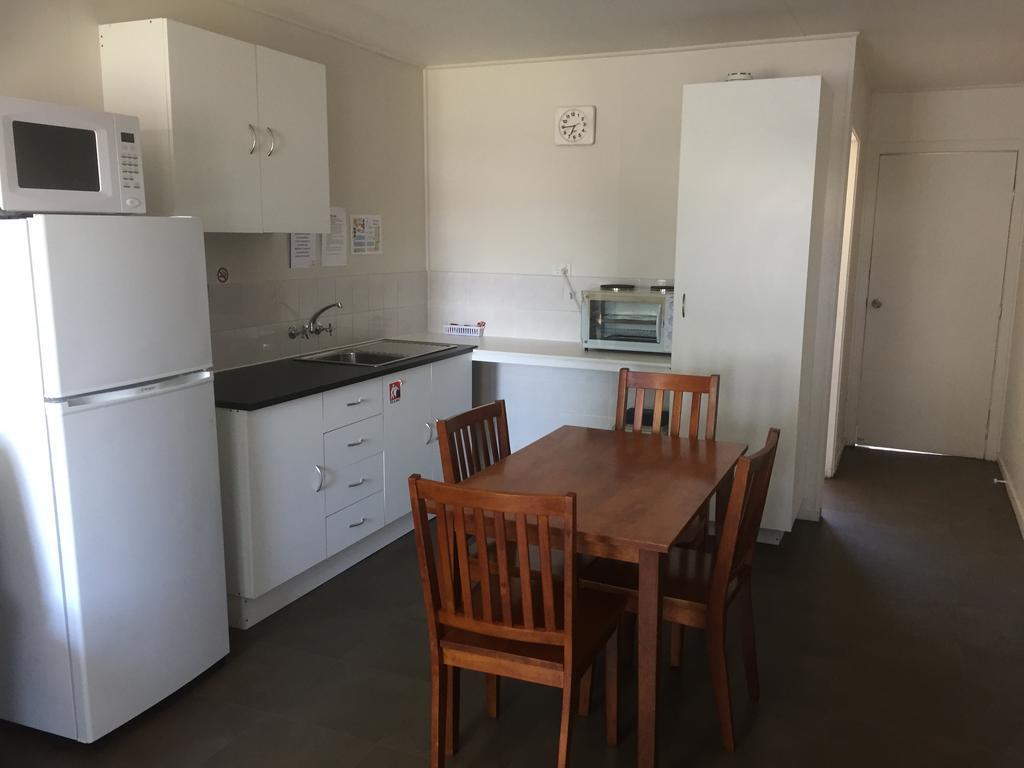 Clarence Head Caravan Park イルカ エクステリア 写真