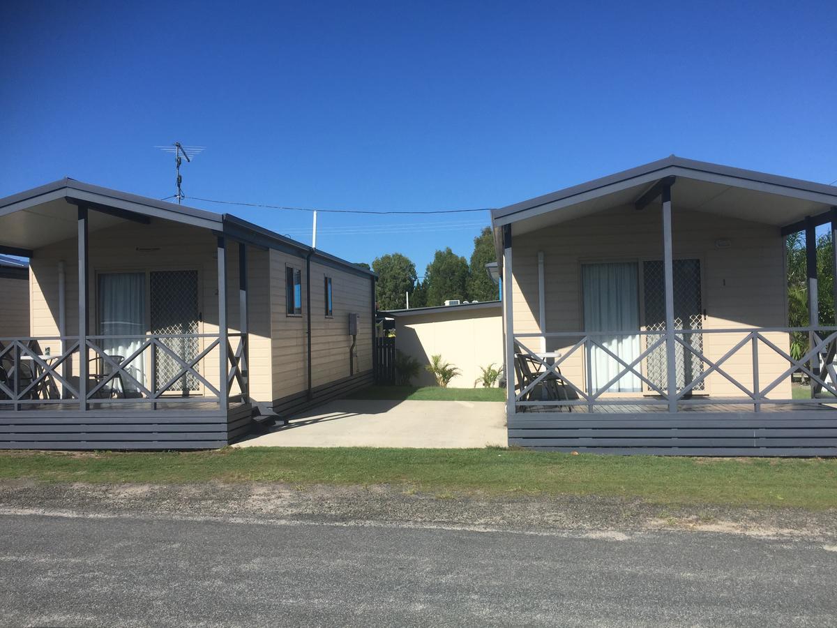 Clarence Head Caravan Park イルカ エクステリア 写真