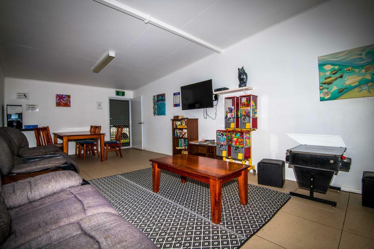 Clarence Head Caravan Park イルカ エクステリア 写真